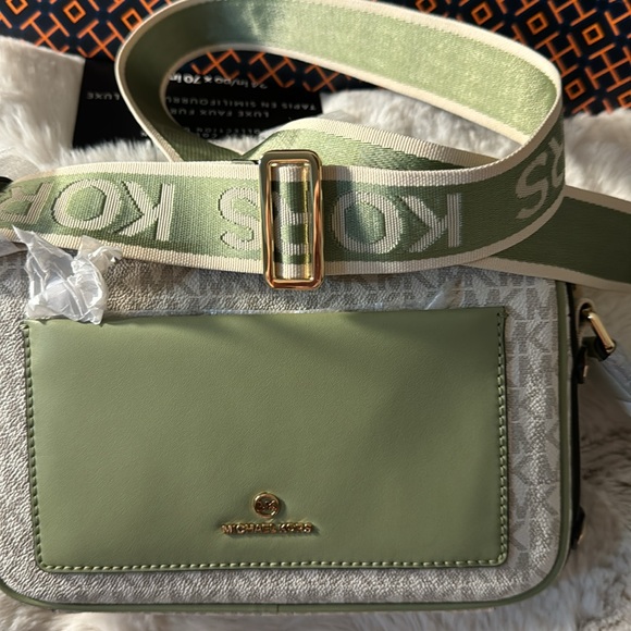 Brandnew Michael Kors Camera Bag - Picture 6 of 8